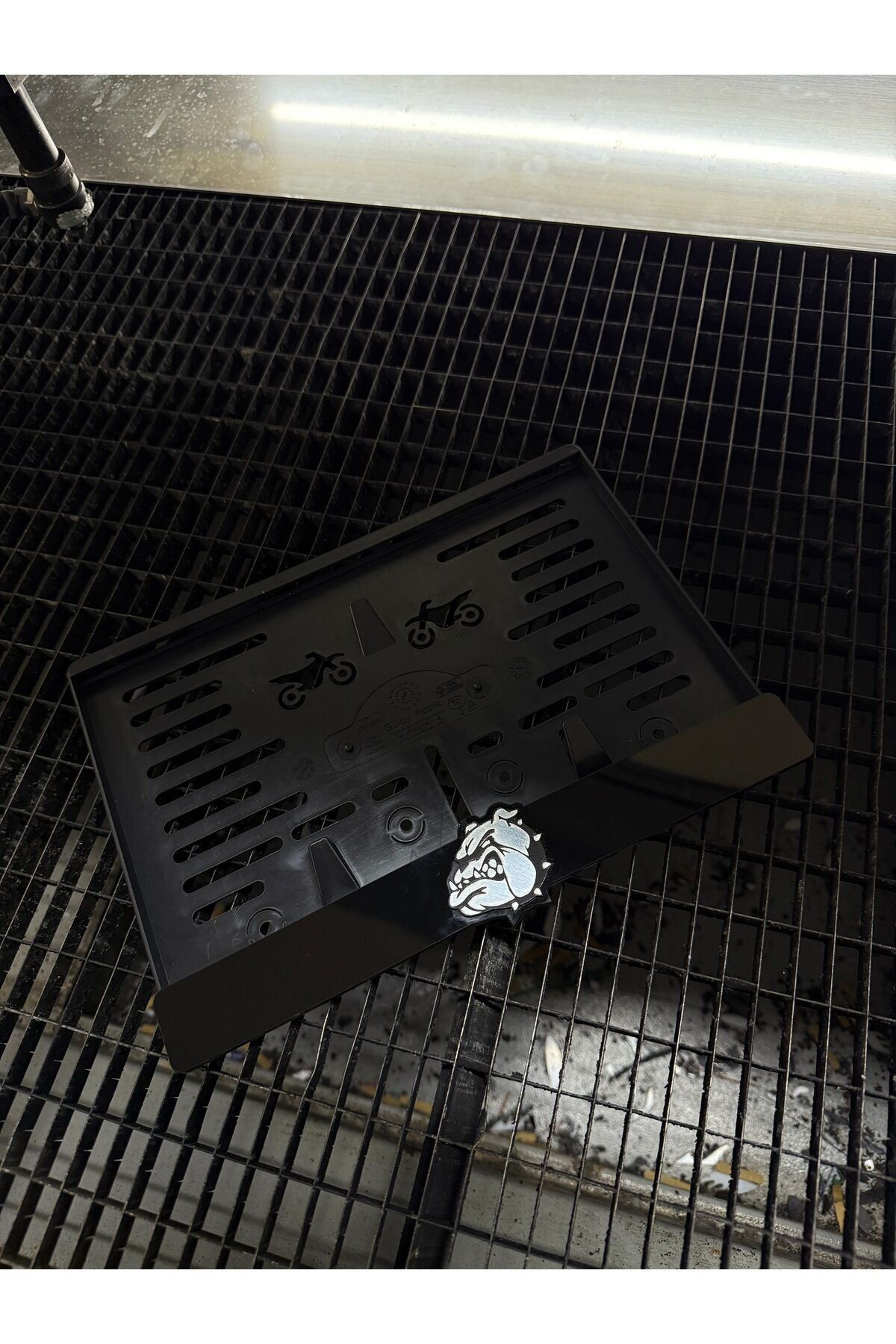 BULDOG KAZIMA MODEL MOTOR PLEKSİ PLAKALIK