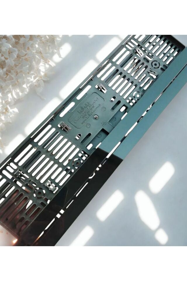 Sade Siyah Parlak pleksi plakalık