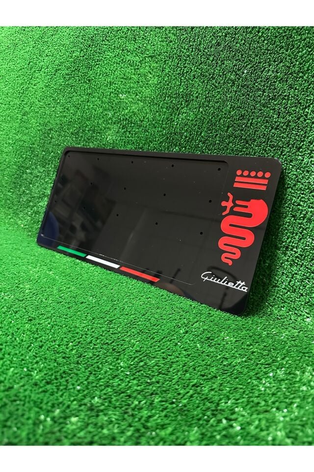 Alfa Romeo Giulietta ÖN TAMPON ÇIKINTISINI KAPATAN KARE PLAKAYA UYUMLU 1 ADET PLAKALIK KIRMIZI LOGO