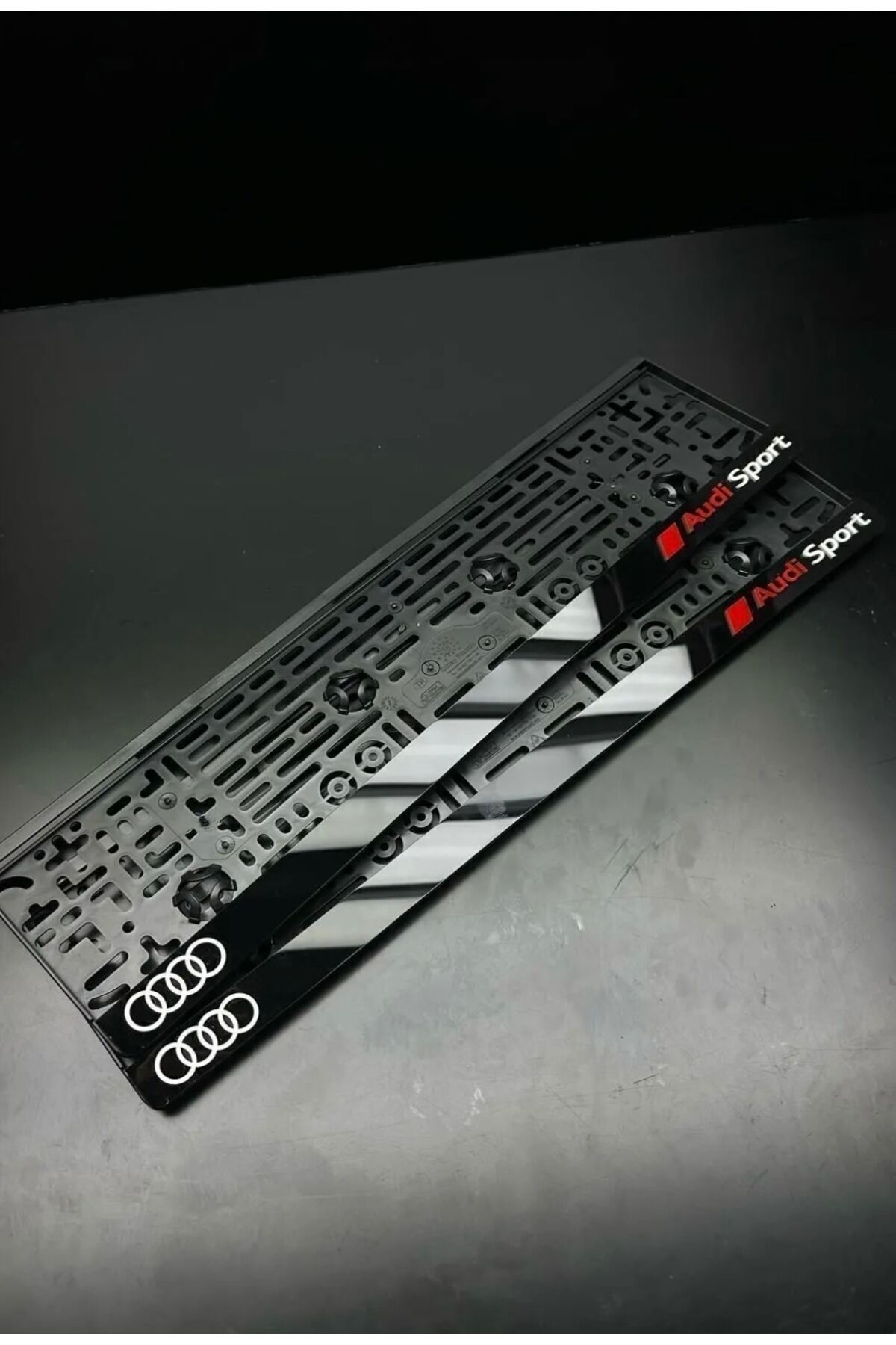 5D LÜX AUDİ SPORT KABARTMA TAKMATİK PLEKSİ PLAKALIK