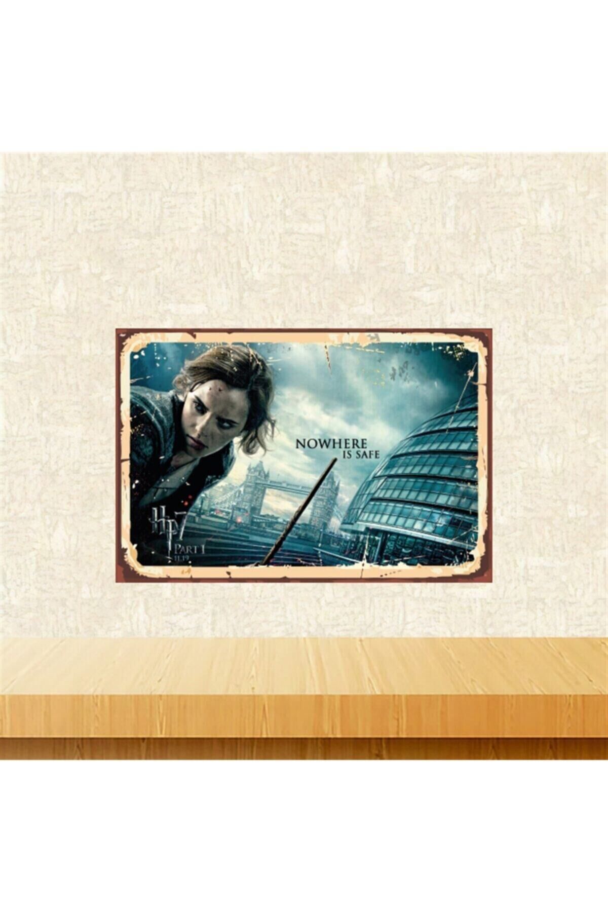Hermione Granger Nowhere Is Safe Retro Ahşap Tablo 20-30 cm
