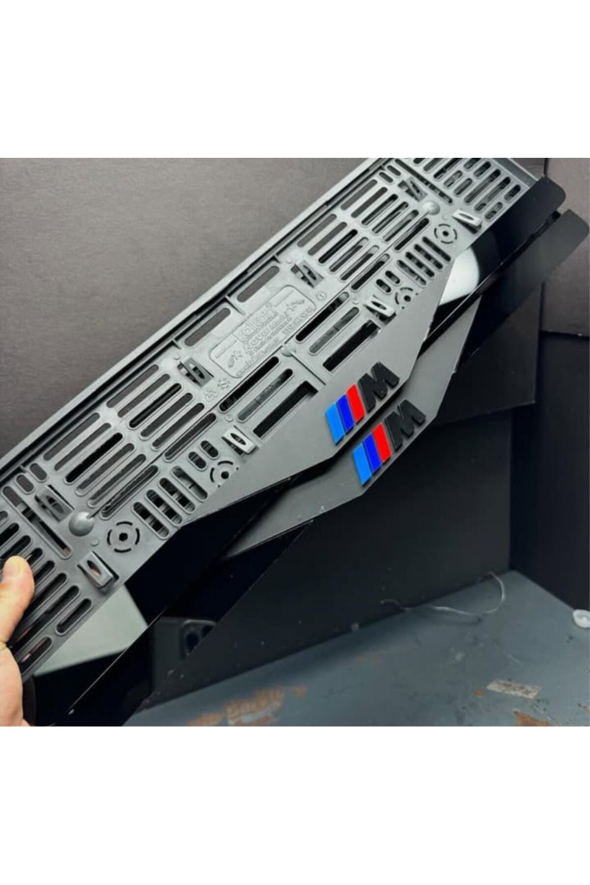 BMW M Logolo Kabartma Yazılı MAT Takmatik Pleksi Plakalık 2 li Set