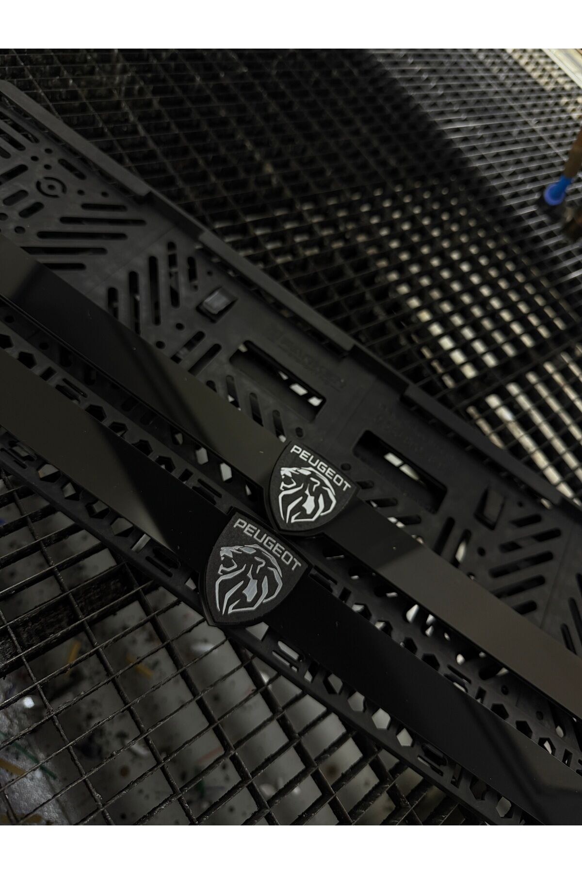 PEUGEOT ARAÇ PLEKSİ PLAKALIK