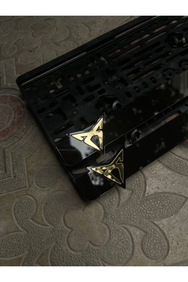 CUPRA TAKMATİK PLAKALIK PLEKSİ MAT