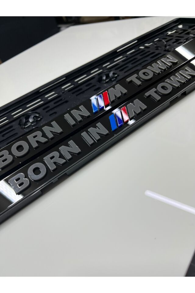 BORN IN M TOWN TAKMATİK PLAKALIK