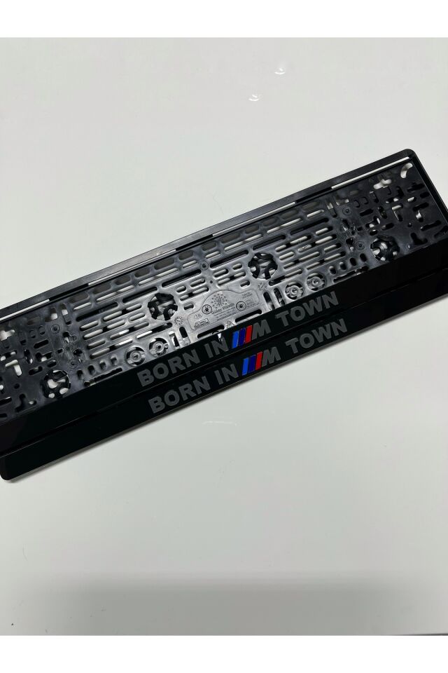 BORN IN M TOWN TAKMATİK PLAKALIK