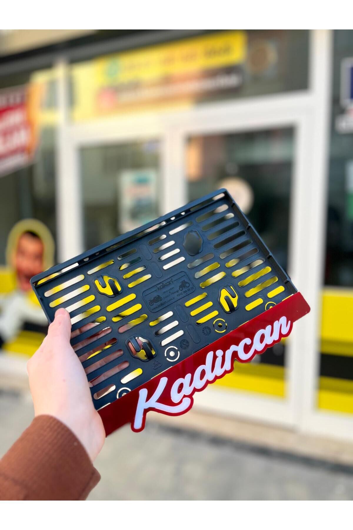 KIRMIZI ZEMİN SARKIK MOTOR PLAKALIK