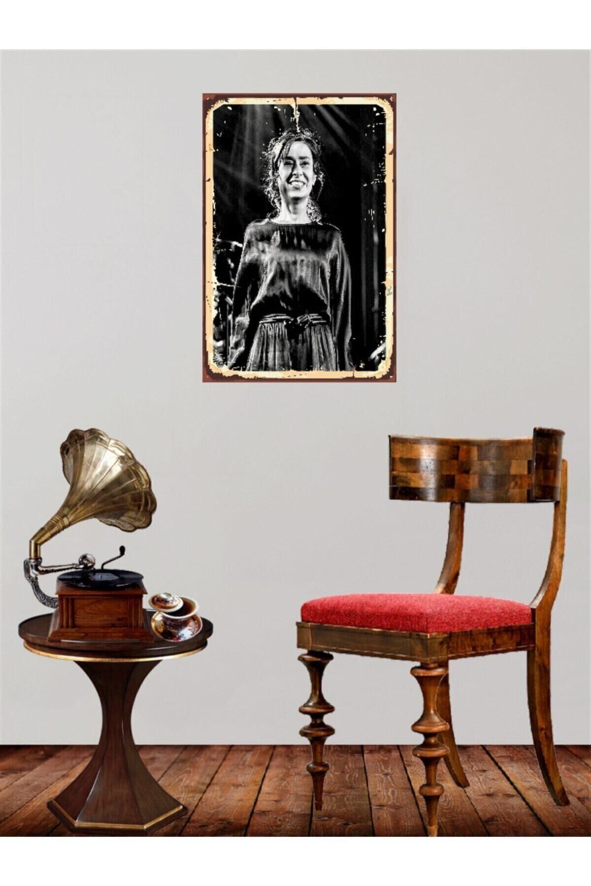 Yıldız Tilbe 30*45 Cm Retro Ahşap Tablo Tkfx40900