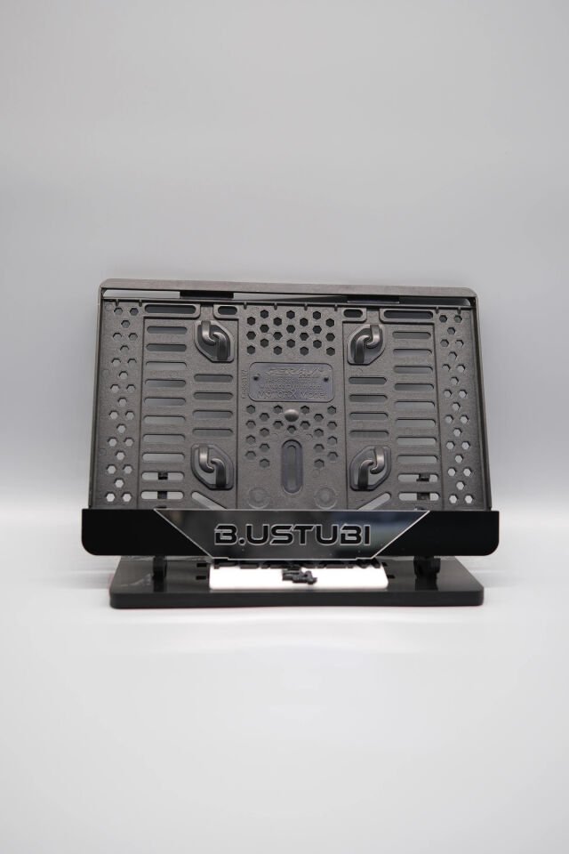 ORTASI GÜMÜŞ PARÇALI KİŞİYE ÖZEL İSİMLİ PLEKSİ MOTOR PLAKALIĞI