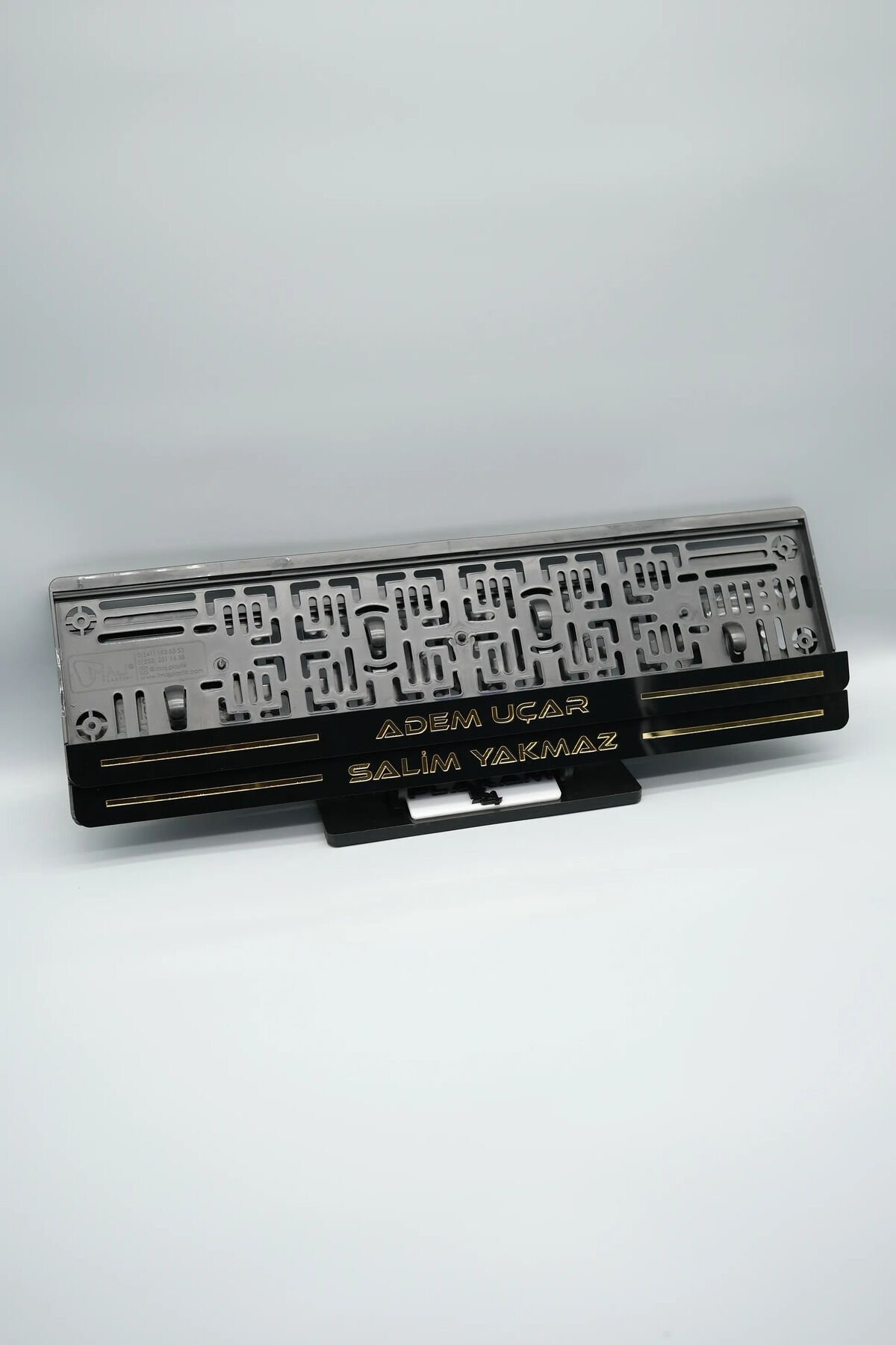 ÇİZGİLİ GOLD KİŞİYE ÖZEL İSİMLİ PLEKSİ ARABA PLAKALIĞI