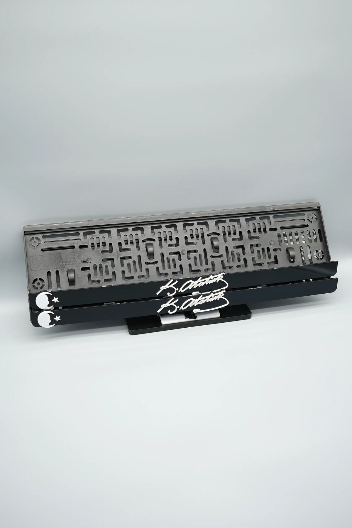 K.ATATÜRK BENZER İMZALI AY YILIDIZ 3D KABARTMALI PLEKSİ ARABA PLAKALIĞI