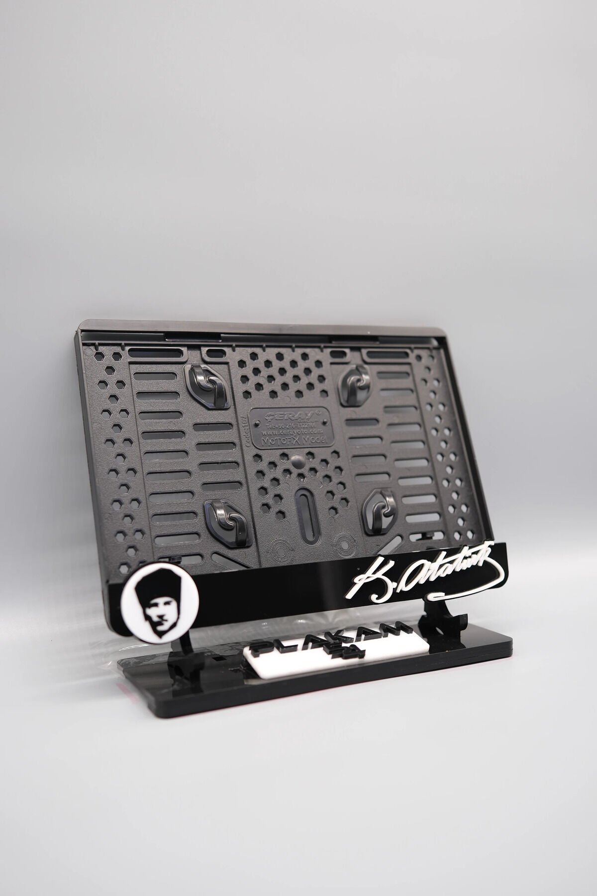 K.ATATÜRK POTRE VE İMZA BENZER 3D KABARTMALI PLEKSİ MOTOR PLAKALIĞI