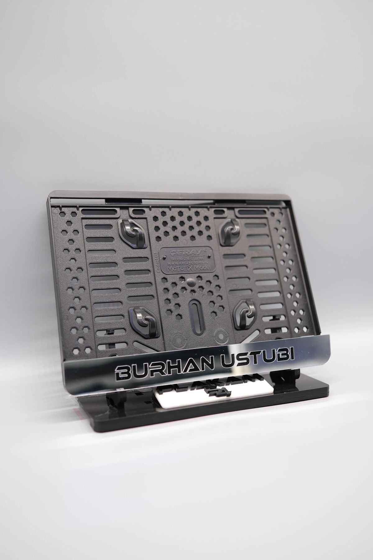 GÜMÜŞ KİŞİYE ÖZEL İSİMLİ PLEKSİ MOTOR PLAKALIĞI