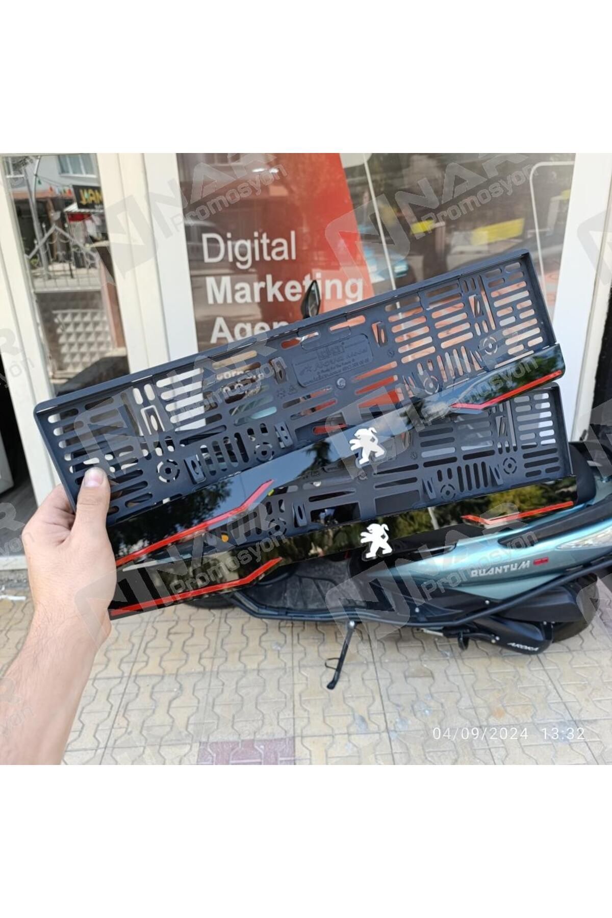 pejo uyumlu Logolu Tüm Araçlarla Uyumlu Pleksi Plakalık 2 Adet 1 Takım