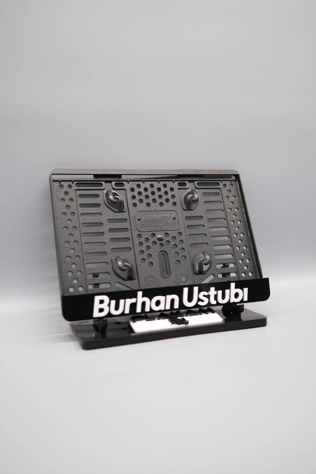 İTALİK KÜÇÜK HARFLİ DÜZ FONTLU KİŞİYE ÖZEL İSİMLİ PLEKSİ MOTOR PLAKALIĞI