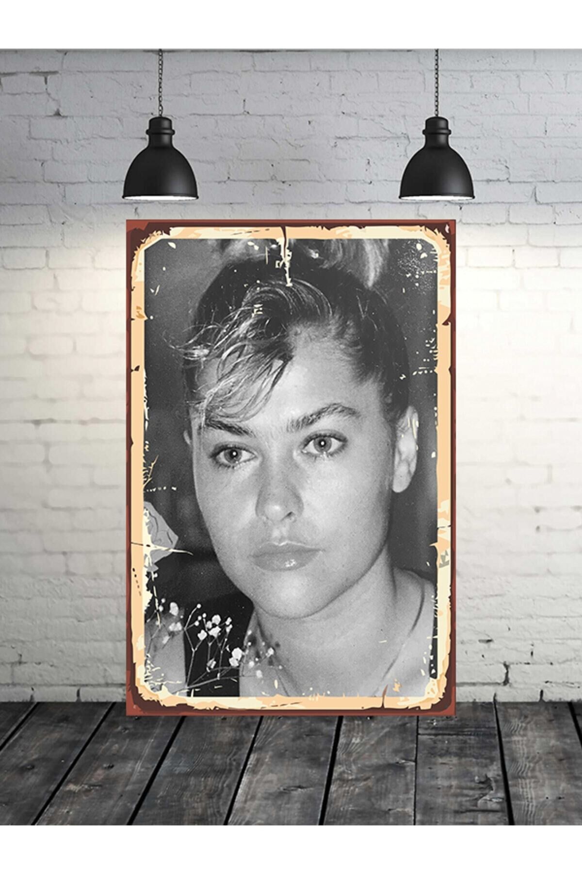 Hülya Avşar Gençliği 20x30 Cm Retro Ahşap Tablo