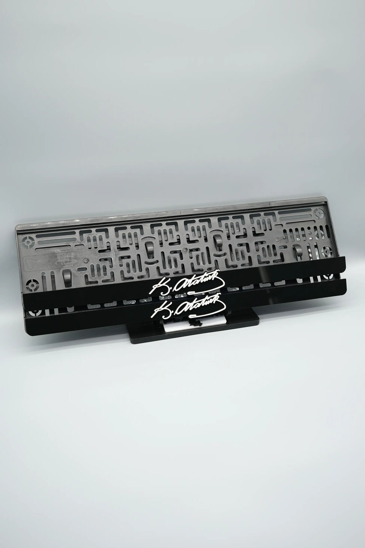 K. ATATÜRK İMZA BENZER 3D KABARTMALI PLEKSİ ARABA PLAKALIĞI