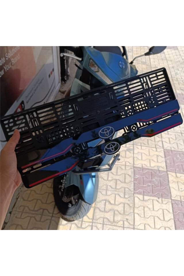 Toyota- Toyota Logolu Tüm Araçlarla Uyumlu Pleksi Plakalık 2 Adet 1 Takım