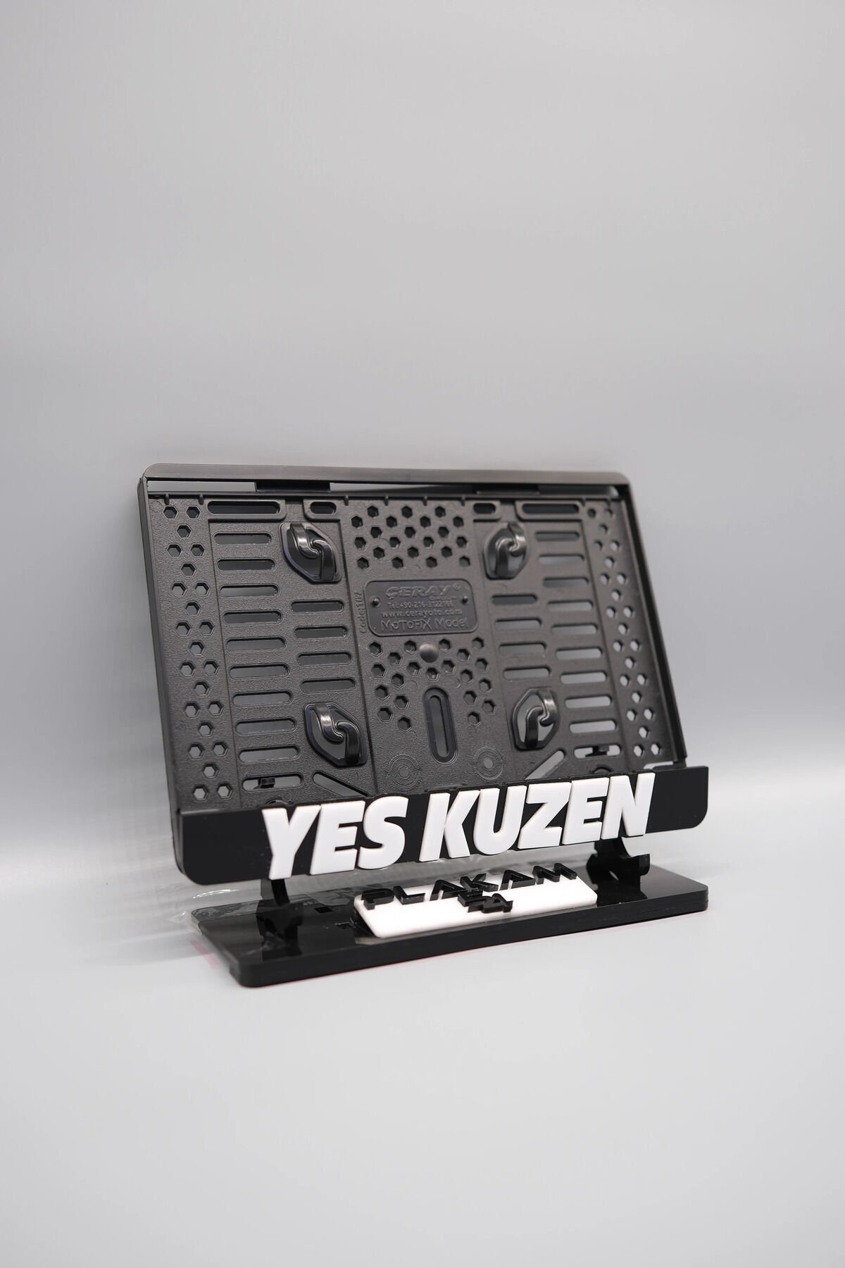 YES KUZEN 3D KABARTMALI BEYAZ PLEKSİ MOTOR PLAKALIĞI