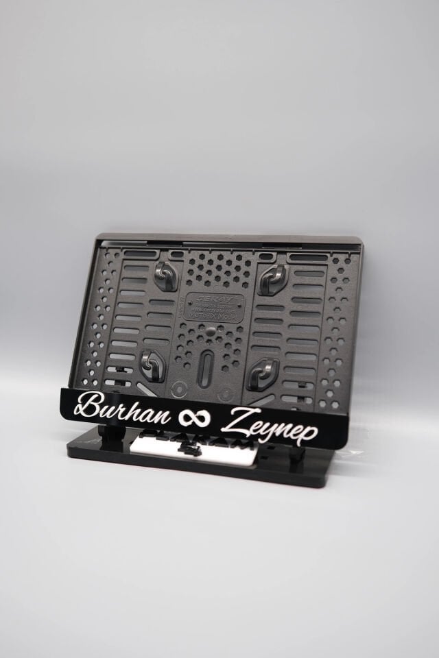 EL YAZI FONTLU SONSUZLUK İŞARETLİ SİYAH BEYAZ ÇİFTLERE ÖZEL İSİMLİ PLEKSİ MOTOR PLAKALIĞI