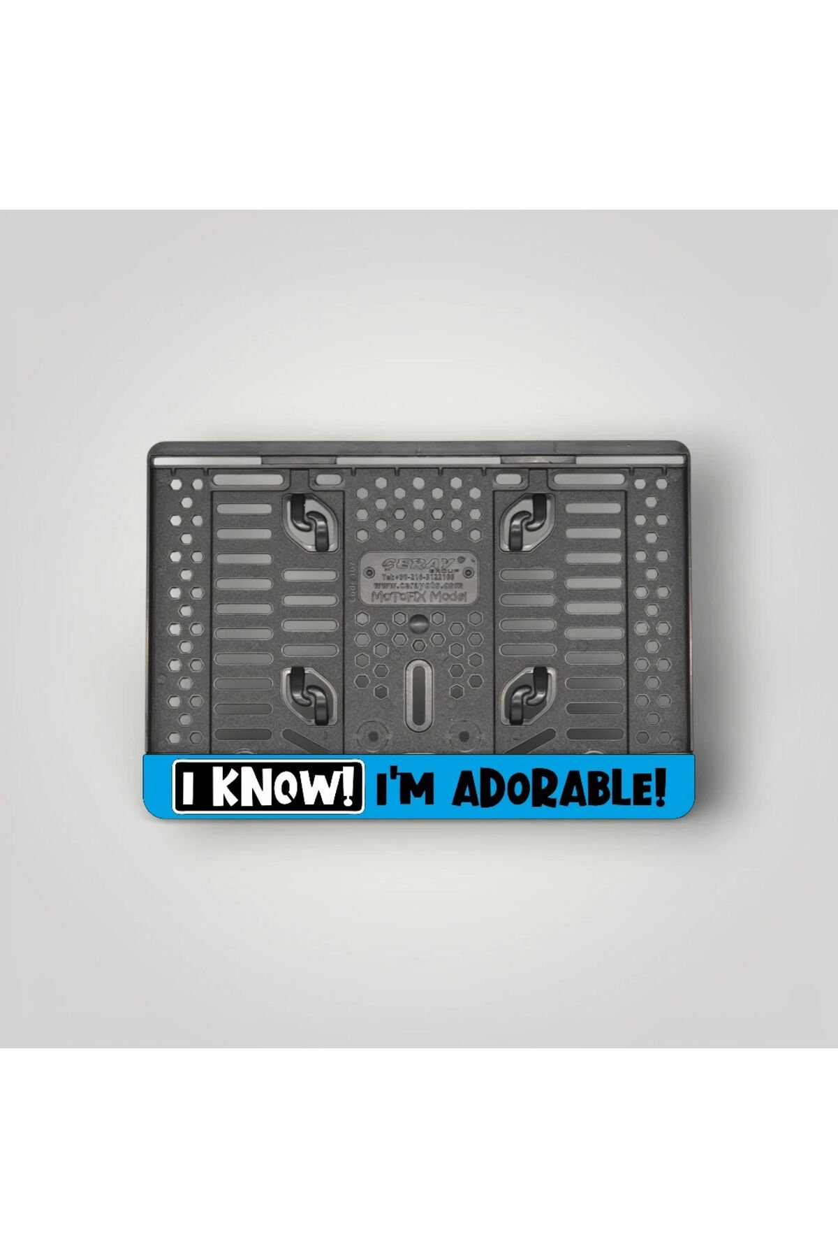I KNOW! I'M ADORABLE 3D KABARTMALI MAVİ PLEKSİ MOTOR PLAKALIĞI
