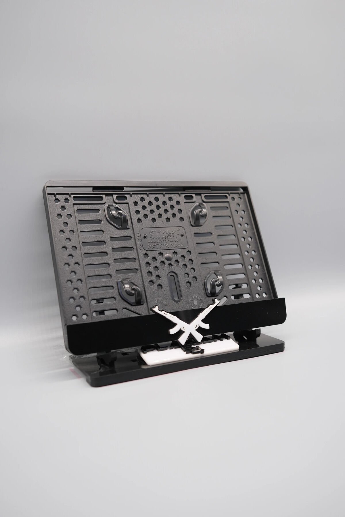 ÇAPRAZ KELEŞLER 3D KABARTMALI PLEKSİ MOTOR PLAKALIĞI