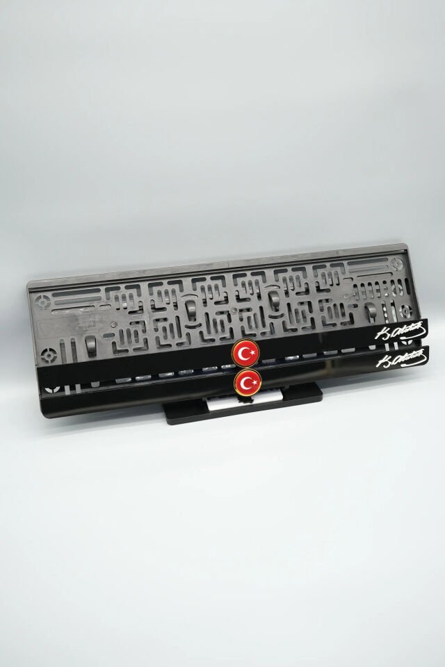 ALTIN TÜRKİYE BAYRAĞI VE K. ATATÜRK İMZA BENZER 3D KABARTMALI PLEKSİ ARABA PLAKALIĞI