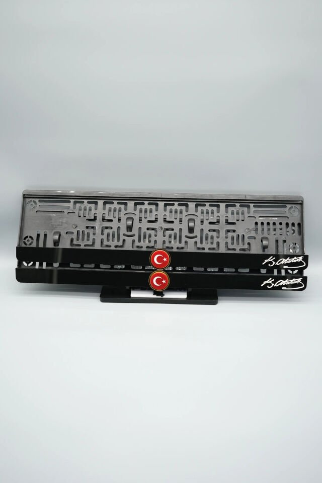 ALTIN TÜRKİYE BAYRAĞI VE K. ATATÜRK İMZA BENZER 3D KABARTMALI PLEKSİ ARABA PLAKALIĞI