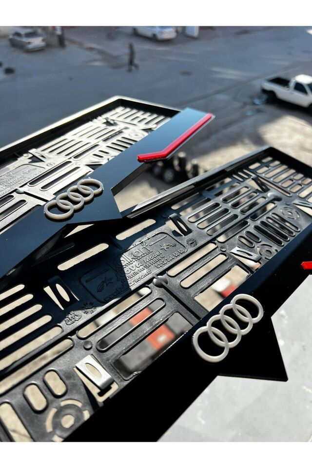 AUDİ Logolu Pleksi Plakalık 2 Adet 1 Takım
