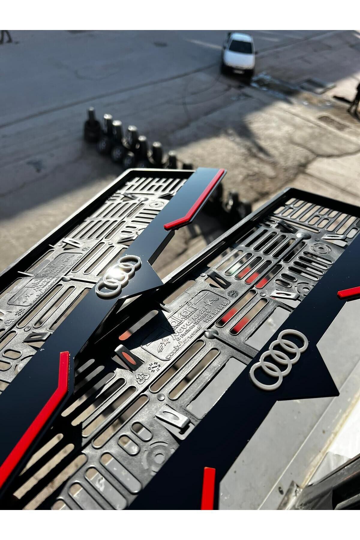 AUDİ Logolu Pleksi Plakalık 2 Adet 1 Takım