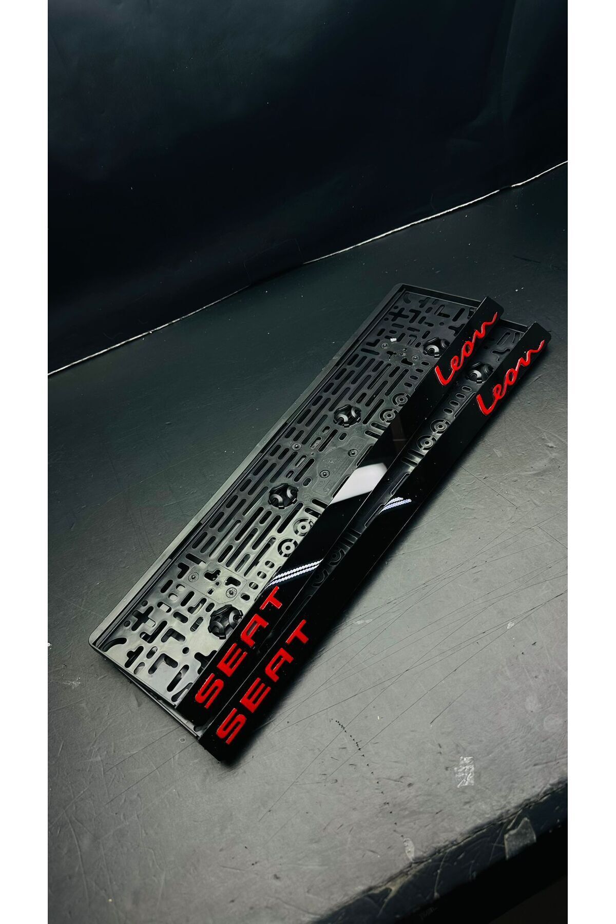 Seat Leon 5D LÜX KABARTMA Takmatik Pleksi PLAKALIK