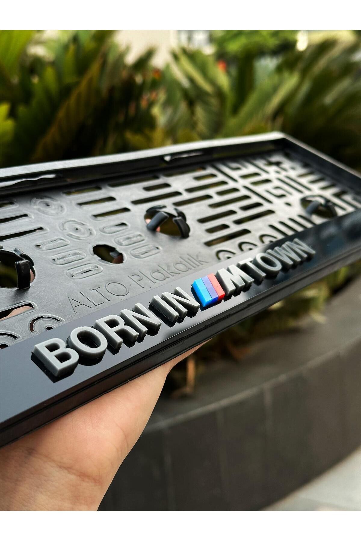 Bmw Born In M Town Uyumlu Lüx Pleksi Plakalık (BEYAZ RENK)