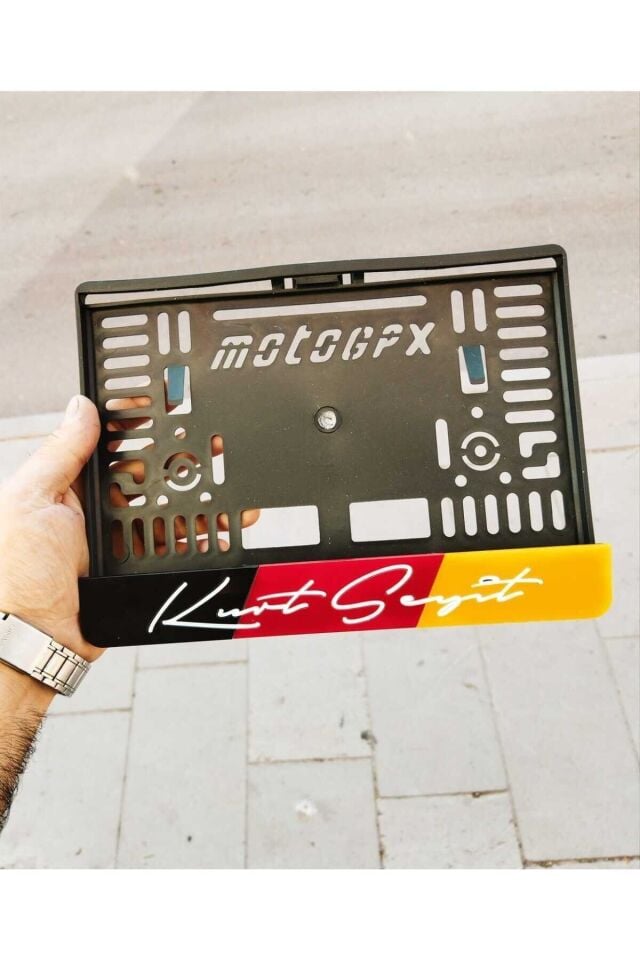 MOTOR PLAKALIK ALMAN BAYRAKLI KİŞİYE ÖZEL İSİMLİ TAKMATİK LAZER KESİM PLEKSİ ( 1 ADET )