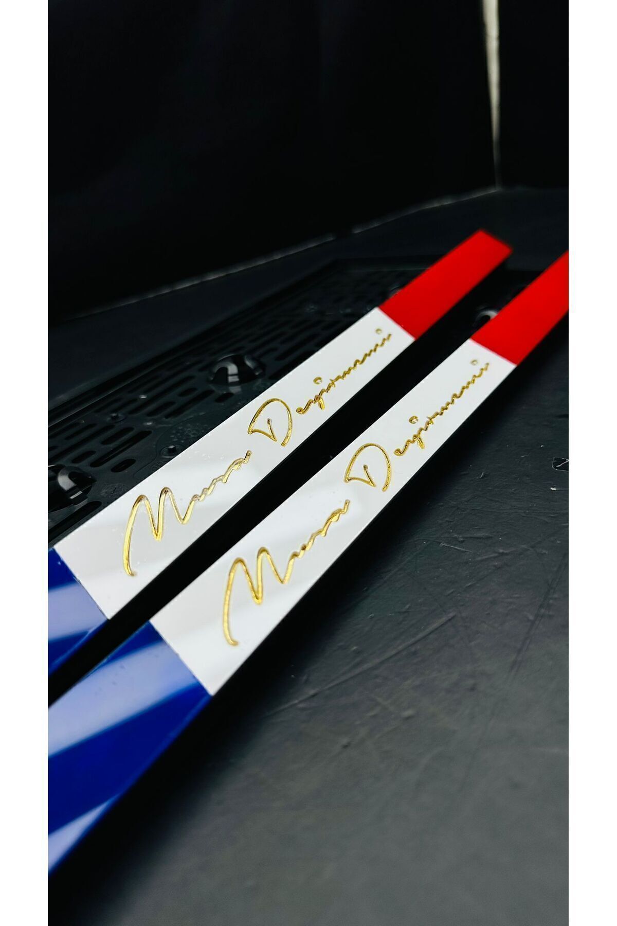 3D RENKLİ FRANSIZ MODEL TAKMATİK PLEKSİ PLAKA LIK