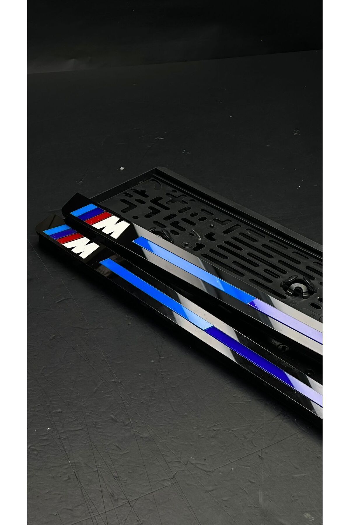 BMW M Uyumlu RENKLİ LUX PLEKSİ TAKMATİK PLAKALIK
