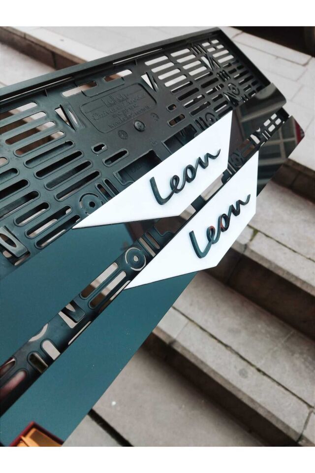 Plakalık Lazer Kesim Pleksi ( 2 Adet ) LEON KİŞİYE ÖZEL PLAKALIK | İSİME ÖZEL PLAKALIK