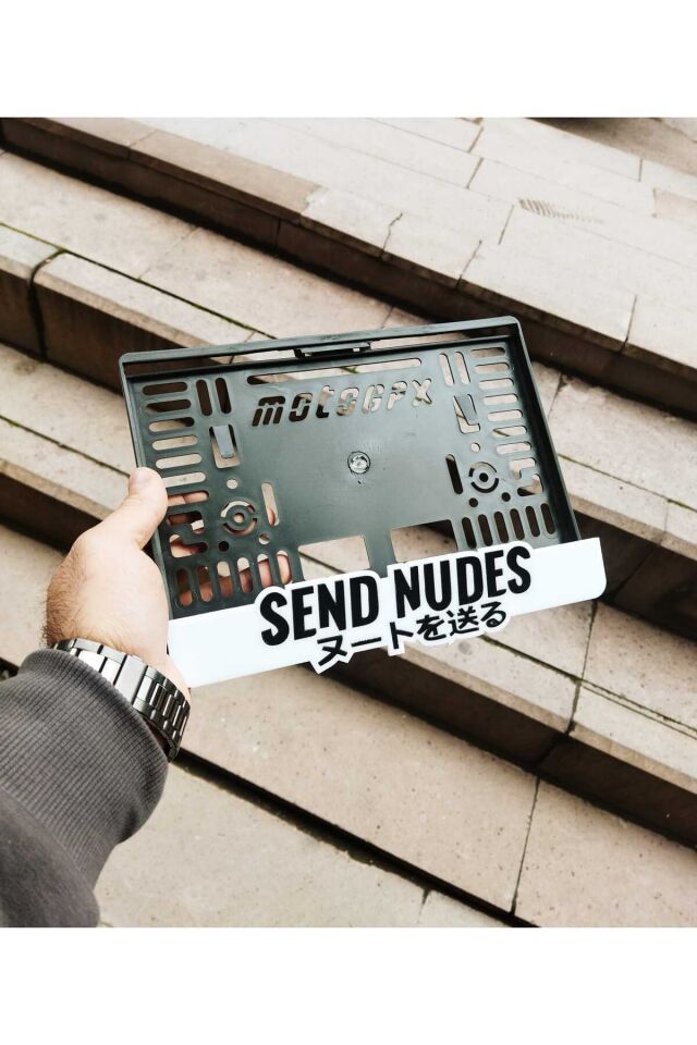 Motorsiklet Plakalık SEND NUDES Lazer Kesim Pleksi | Isimli Plakalık | Kişiye Özel Plakalık |