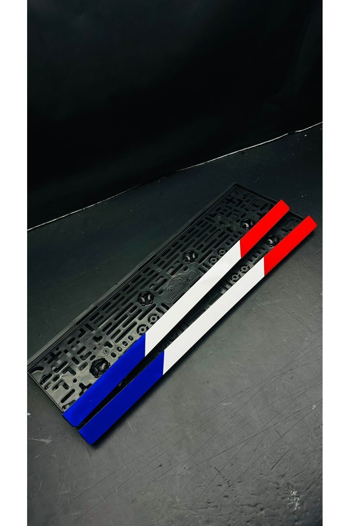 3D RENKLİ FRANSIZ MODEL YAZISIZ TAKMATİK PLEKSİ PLAKA LIK