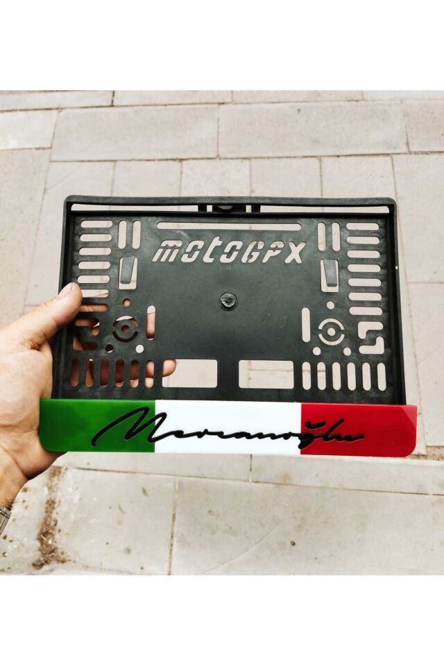 MOTOR PLAKALIK İTALYAN BAYRAKLI KİŞİYE ÖZEL İSİMLİ TAKMATİK LAZER KESİM PLEKSİ ( 1 ADET )