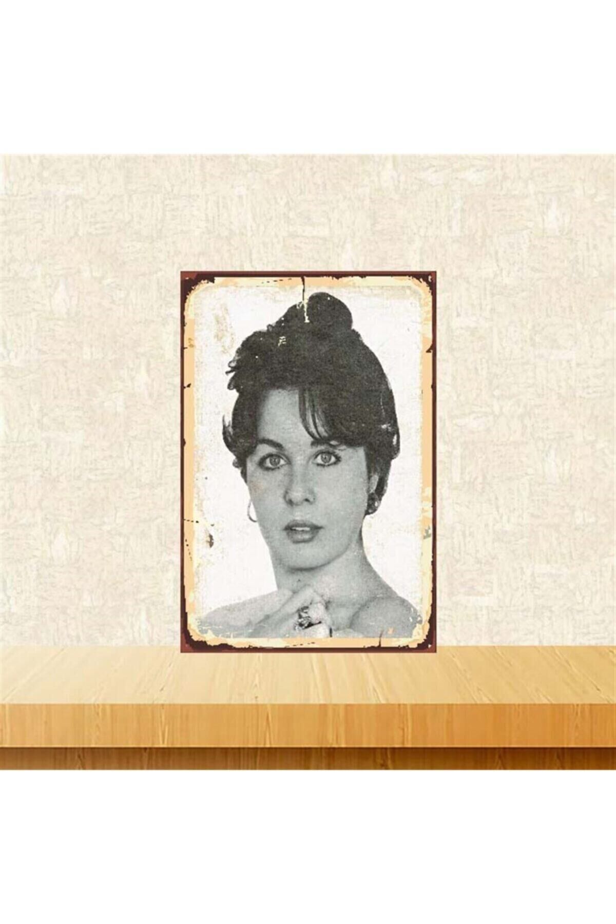 Fatma Girik Retro Ahşap Poster Tkfx3742