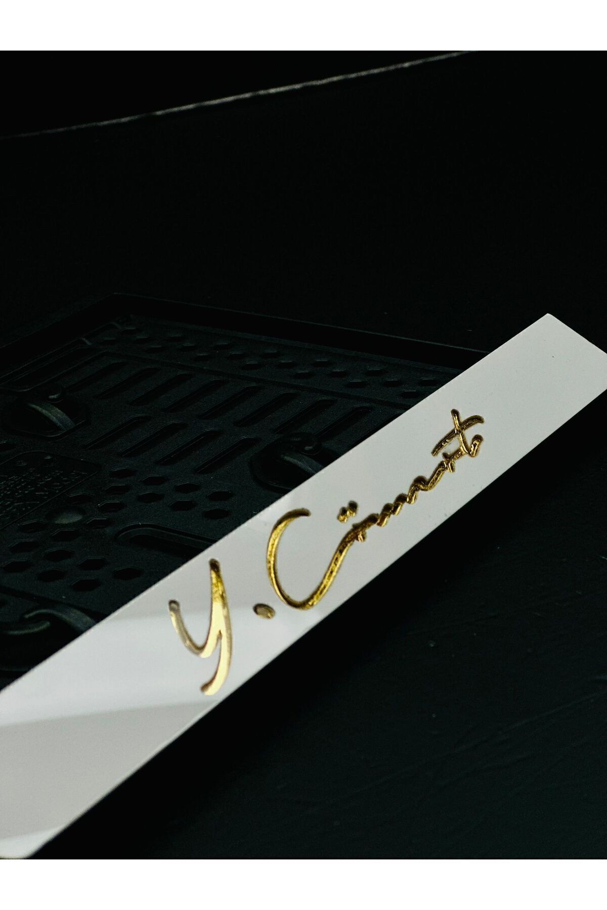 BEYAZ ZEMİN Lux Kişiye Özel Motor Takmatik Plakalık