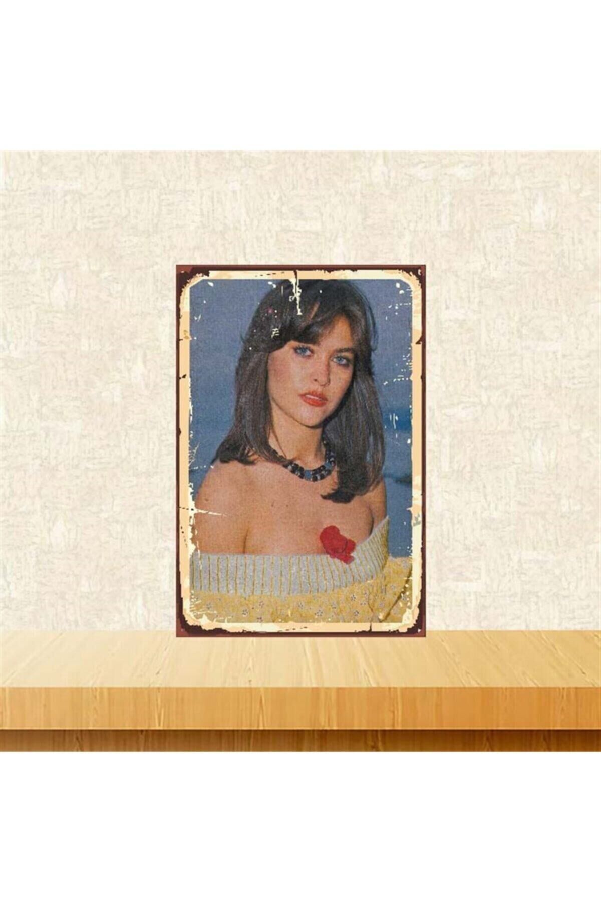 Hülya Avşar Retro Ahşap Poster