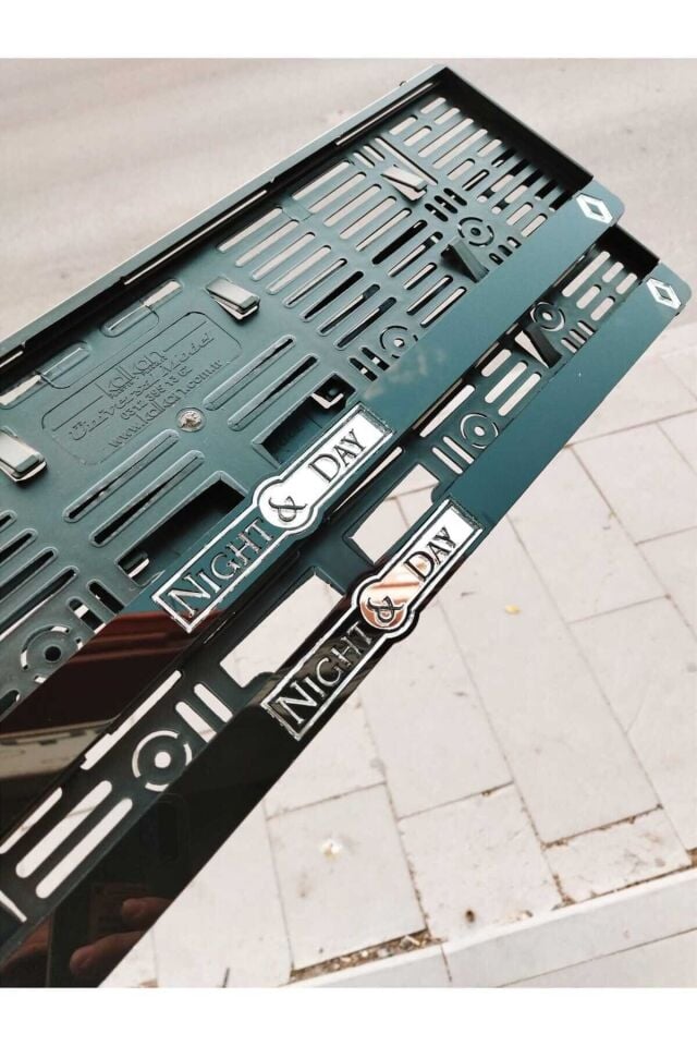 PLAKALIK RENAULT Uyumlu NIGHT DAY LAZER KESİM PLEKSİ ( 2 ADET )