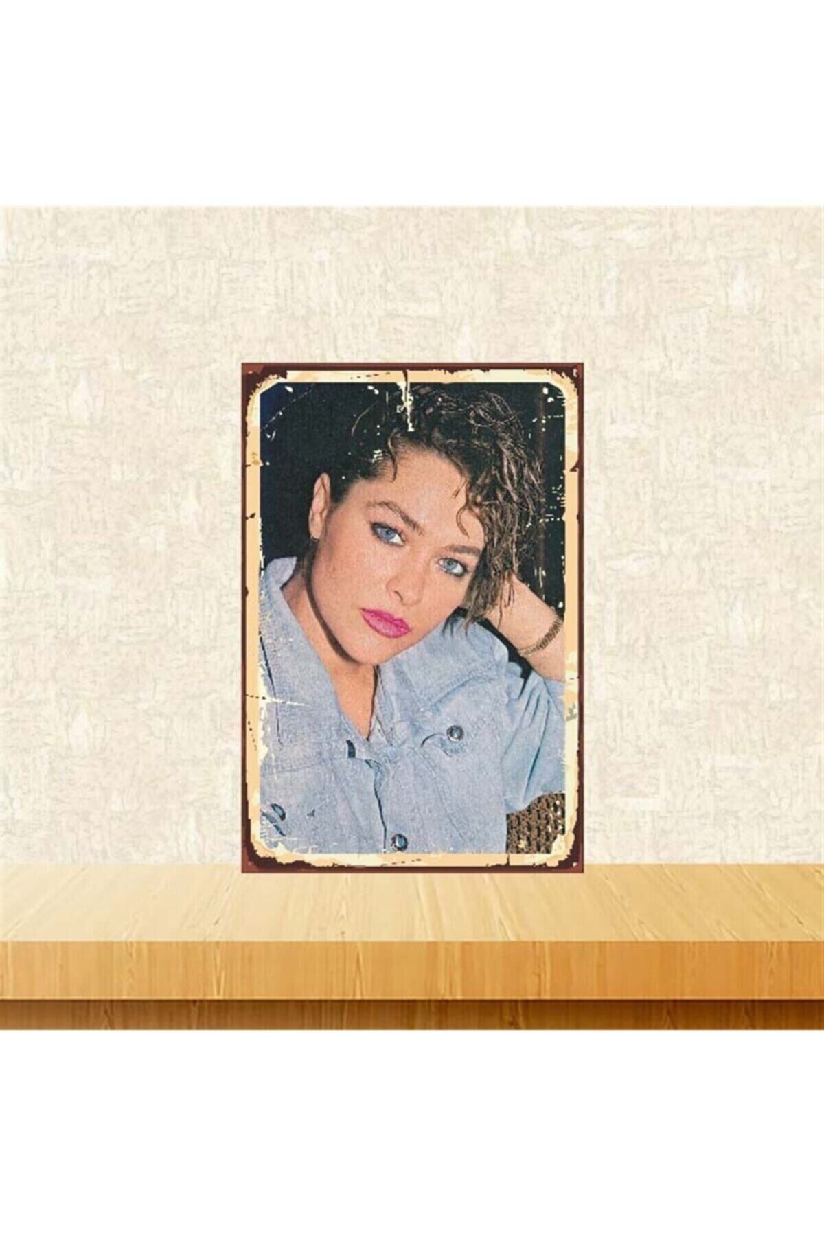Hülya Avşar 20-30 cm Retro Ahşap Poster Tkfx3792