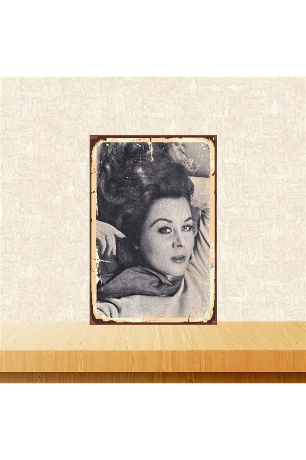 Fatma Girik Retro Ahşap Poster Tkfx3787