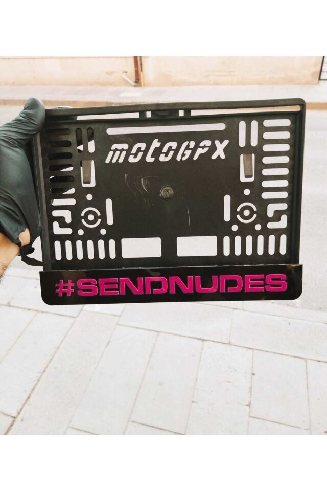 Motor Plakalık '' Sendnudes ''takmatik Lazer Kesim Pleksi ( 1 Adet )