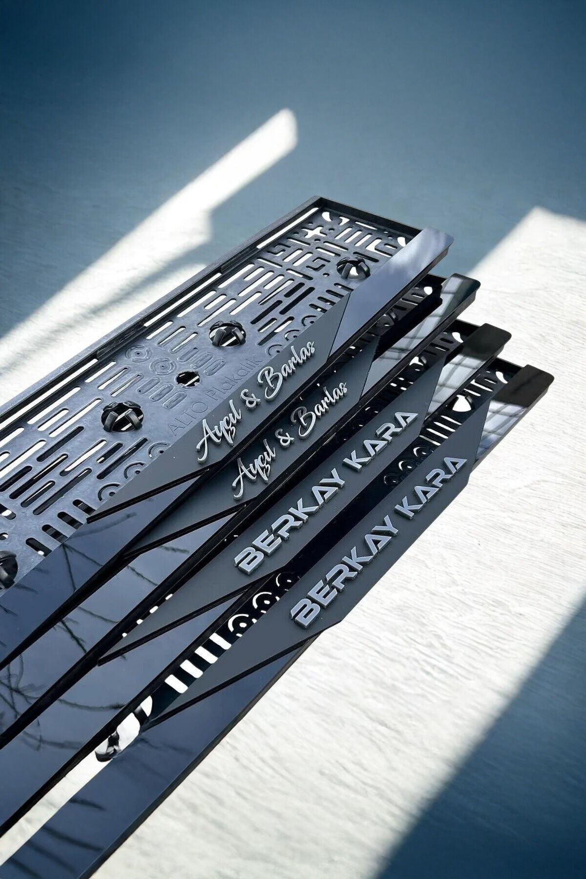 Kişiye Özel Siyah Pleksi Dubai Model Plakalık