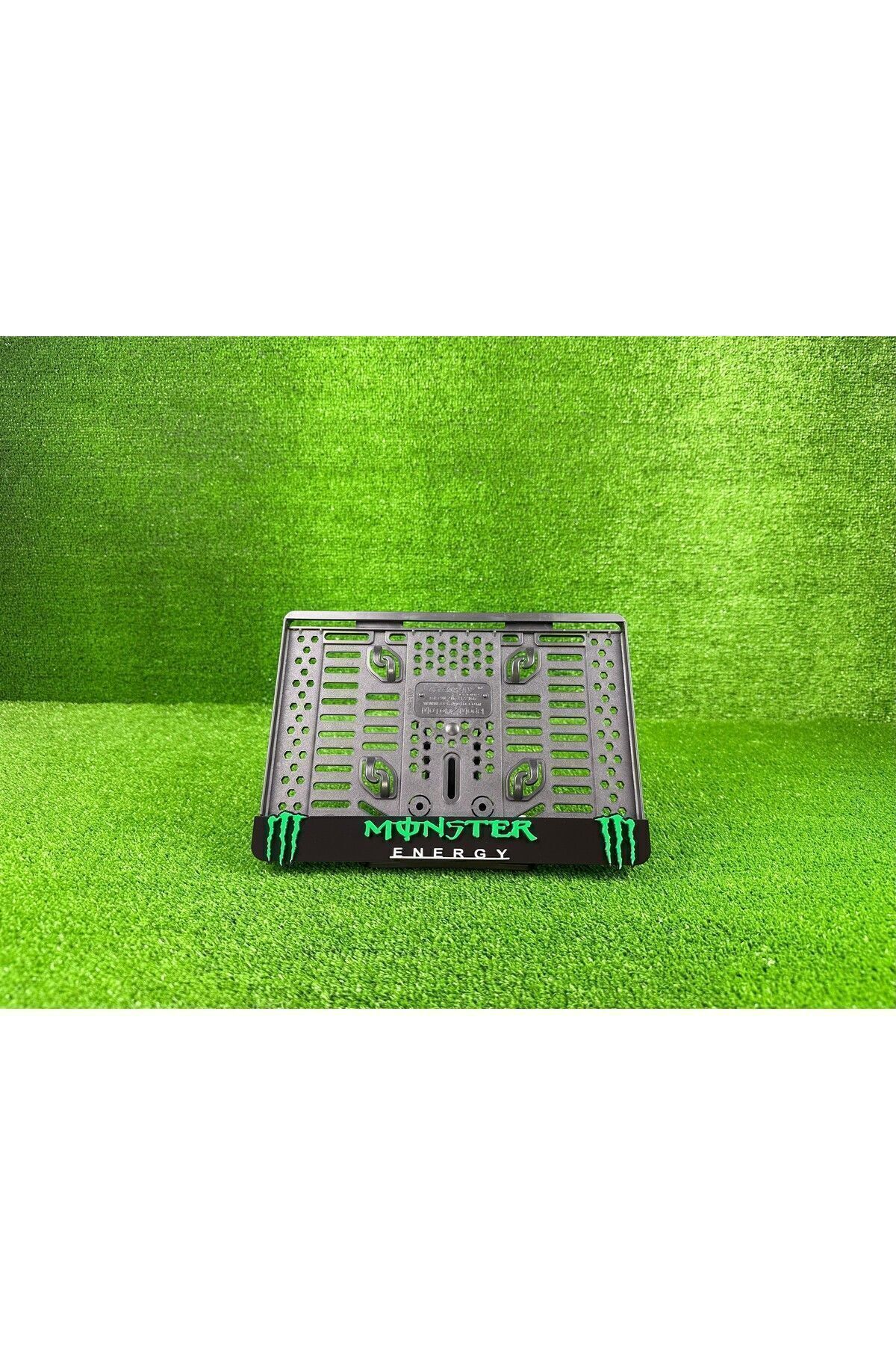 Altın Elbiseli Adam Aea Siyah 3d Kabrtmalı Pleksi Motor Plakalığı