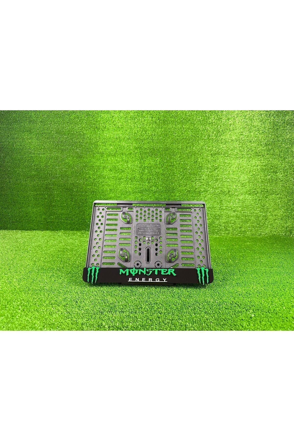 Altın Elbiseli Adam Aea Siyah 3d Kabrtmalı Pleksi Motor Plakalığı