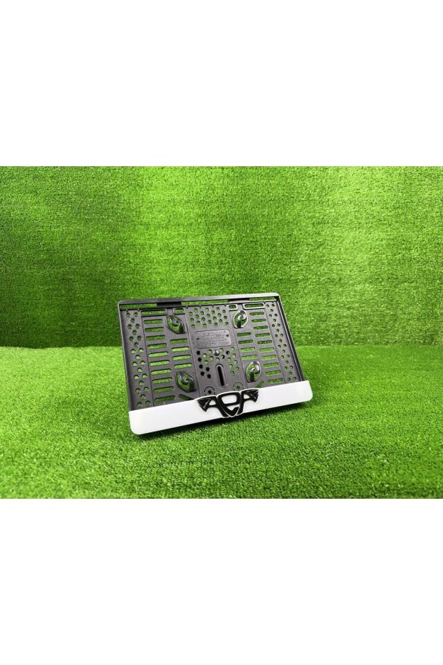 Altın Elbiseli Adam Aea Beyaz 3d Kabrtmalı Pleksi Motor Plakalığı